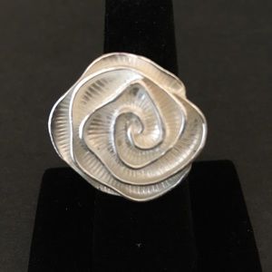 Silver colored Rose Ring